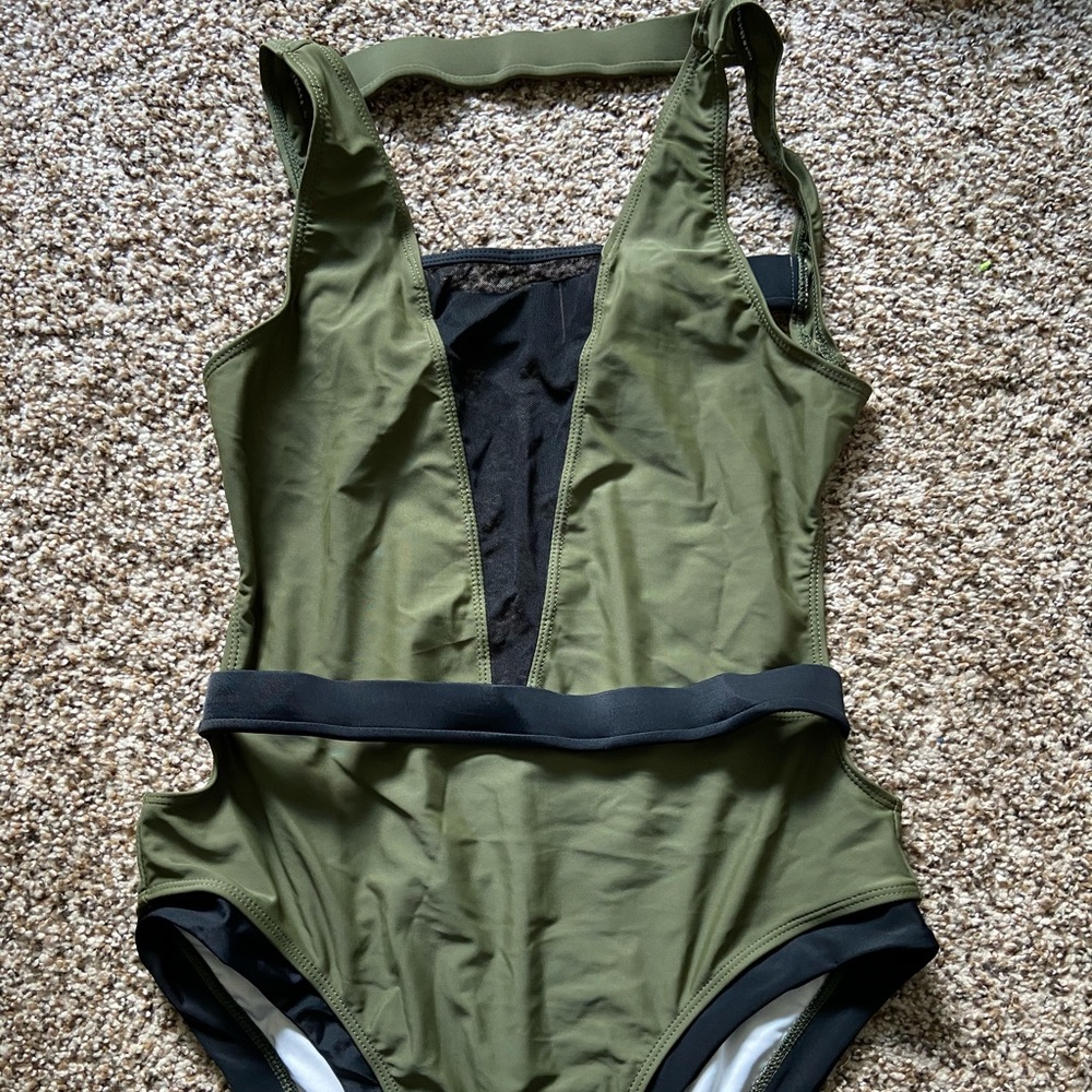 Cupshe one piece bathing suit